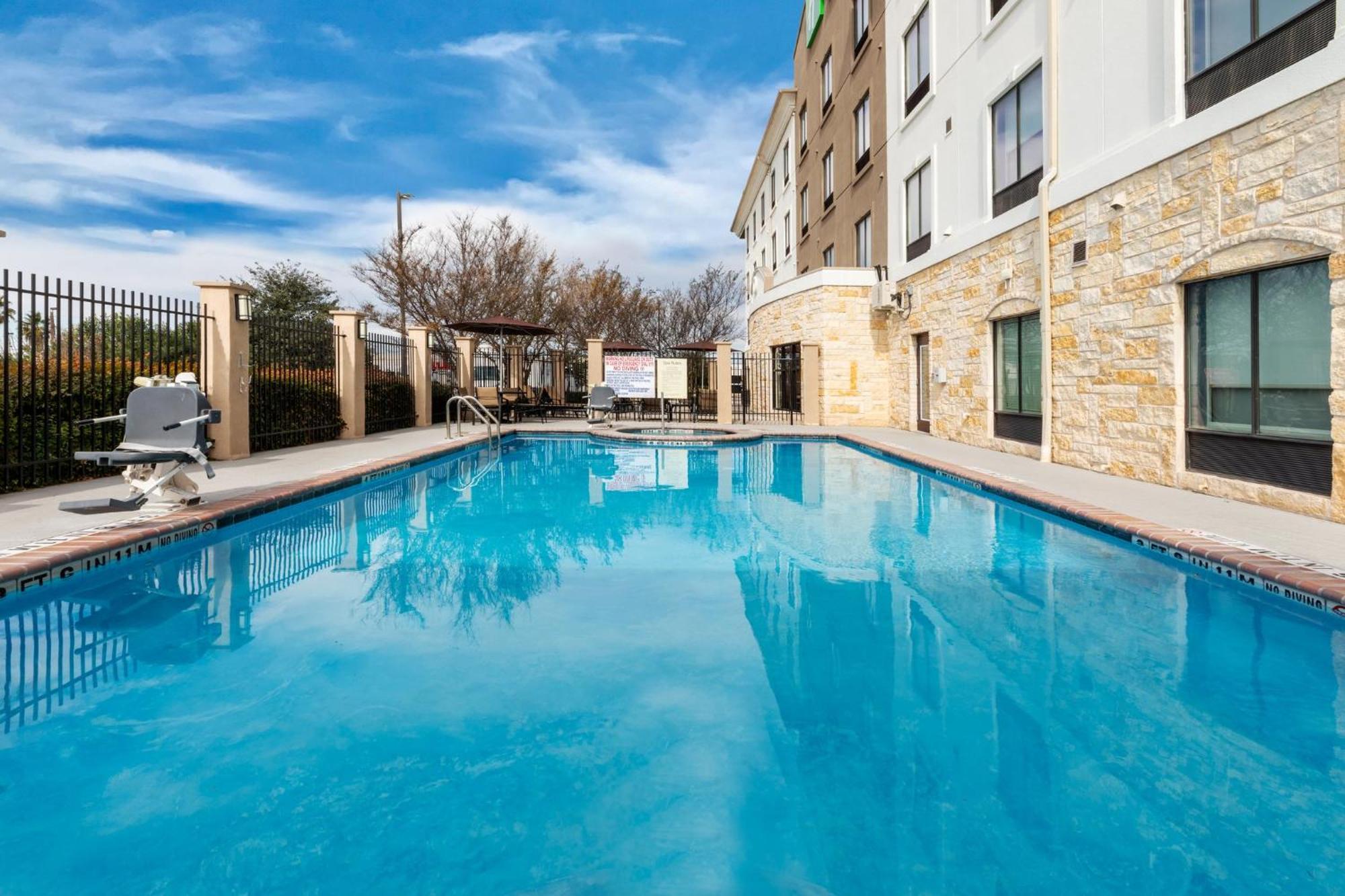 Holiday Inn Express & Suites Del Rio By Ihg Kültér fotó